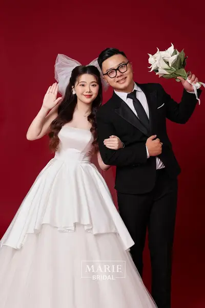 Phông Đỏ Trơn - Marie Bridal