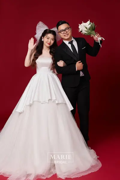 Phông Đỏ Trơn - Marie Bridal