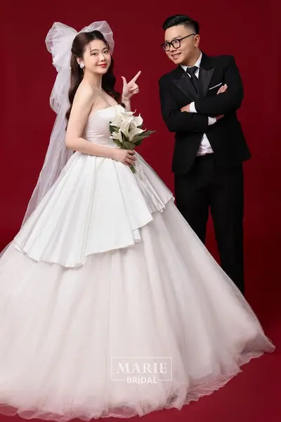 Phông Đỏ Trơn - Marie Bridal