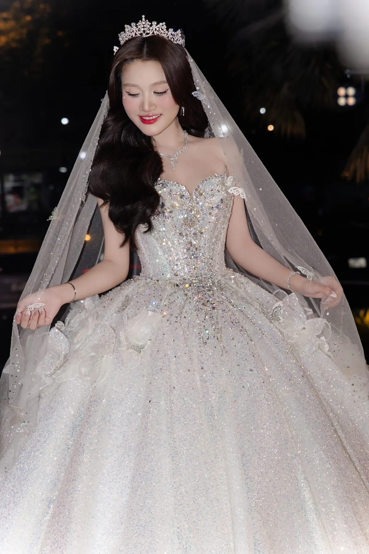 Có phải thân hình “ốm” mới mặc váy cưới đẹp? - Marie Bridal