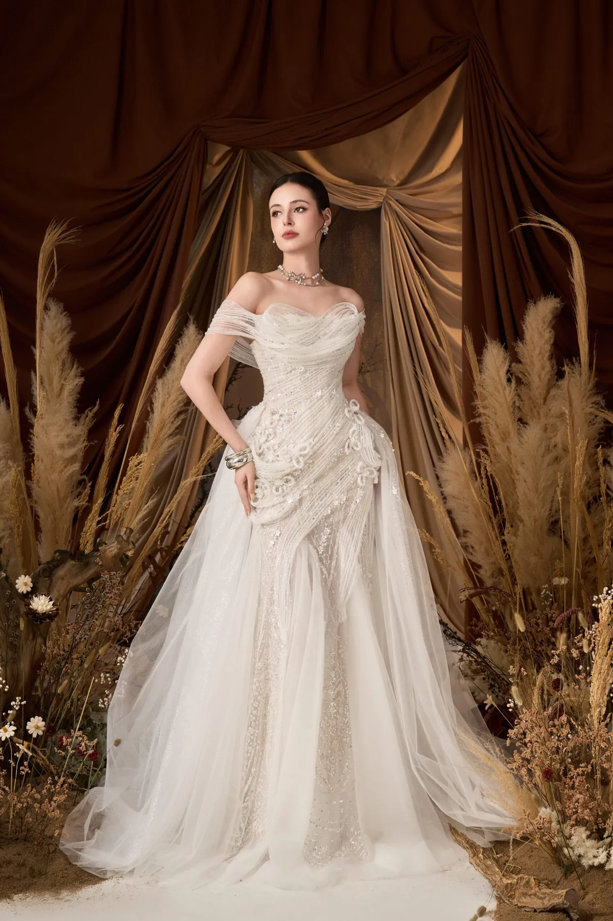 Váy Đi Bàn Có Thật Sự Cần Thiết Trong Lễ Cưới? - Marie Bridal